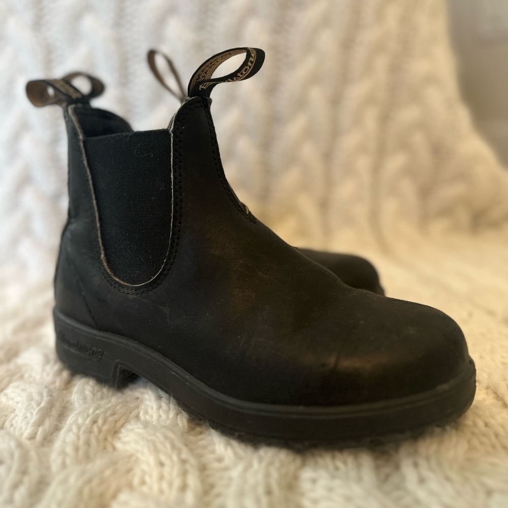 BLUNDSTONES
